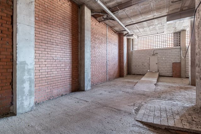 Commercieel te koop in Campus de la Salud, Granada stad - € 350.000 (Ref: 9788682)