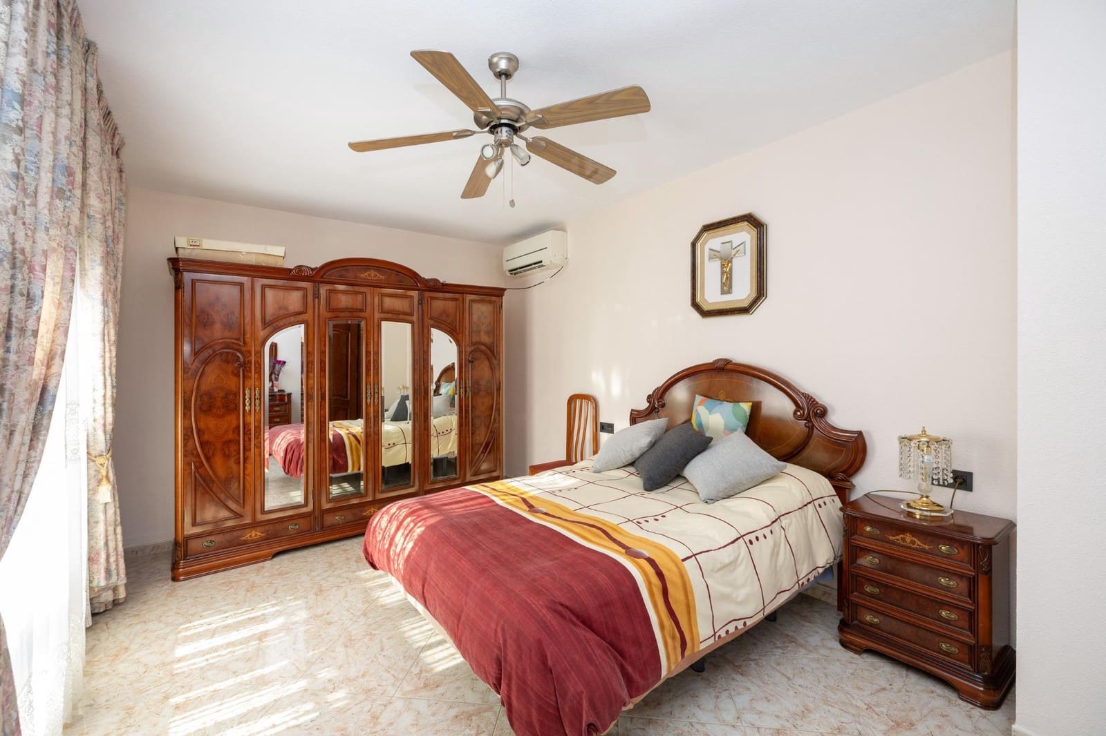 4 makuuhuone Huvila myytävänä paikassa Cullar Vega mukana uima-altaan 
autotalli - 350 000 € (Ref: 9791285)