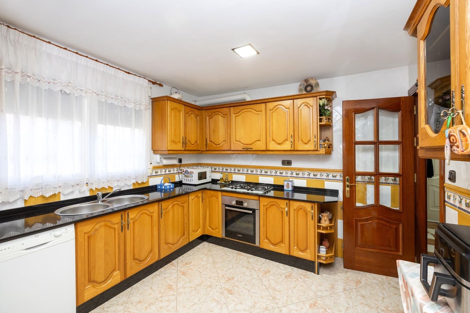 4 makuuhuone Huvila myytävänä paikassa Cullar Vega mukana uima-altaan 
autotalli - 350 000 € (Ref: 9791285)