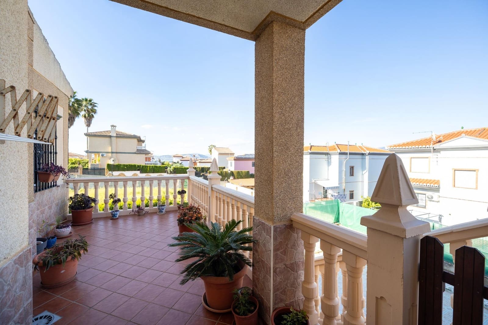 4 makuuhuone Huvila myytävänä paikassa Cullar Vega mukana uima-altaan 
autotalli - 350 000 € (Ref: 9791285)