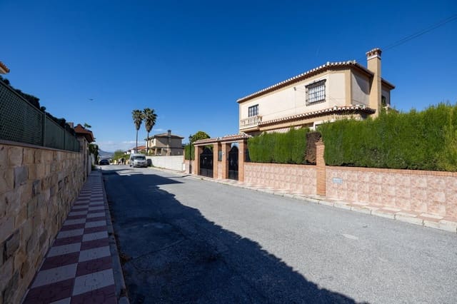 4 makuuhuone Huvila myytävänä paikassa Cúllar Vega mukana uima-altaan 
autotalli - 350 000 € (Ref: 9791285)