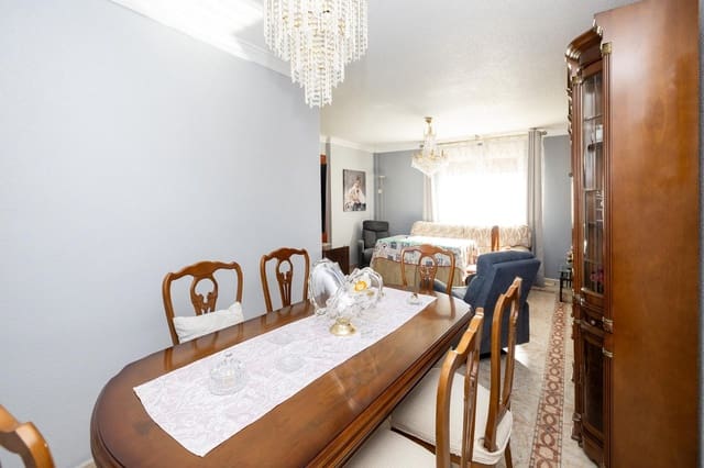 4 makuuhuone Huvila myytävänä paikassa Cúllar Vega mukana uima-altaan 
autotalli - 350 000 € (Ref: 9791285)