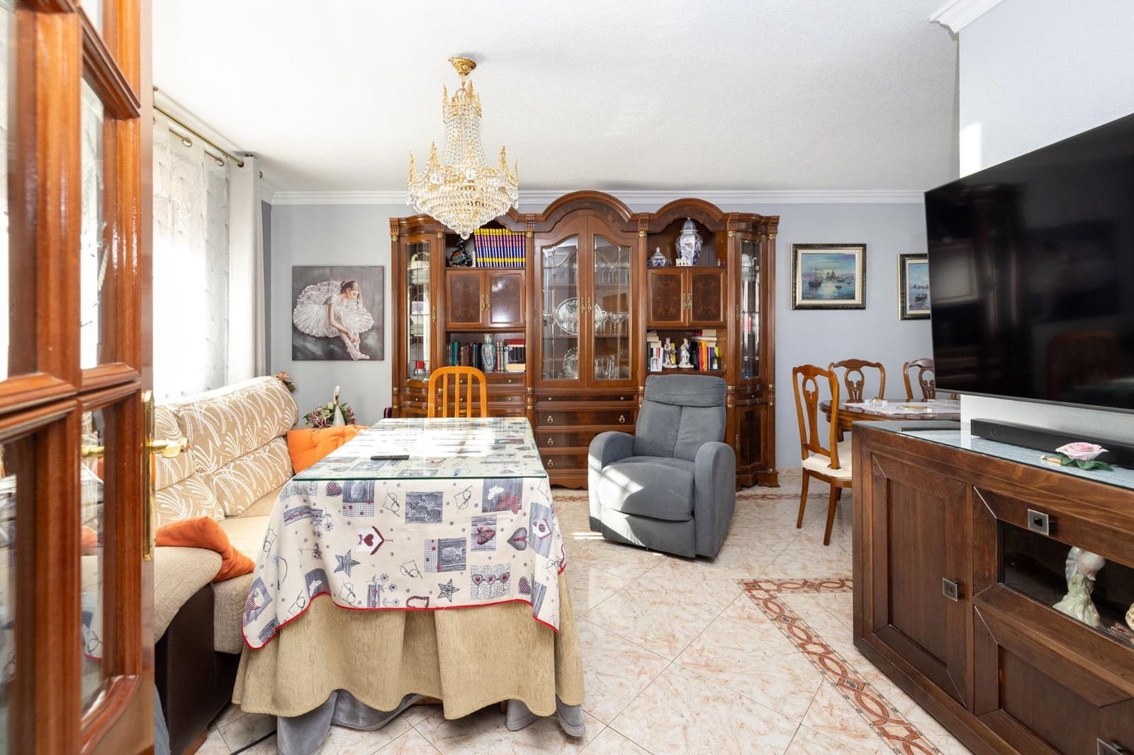 4 makuuhuone Huvila myytävänä paikassa Cullar Vega mukana uima-altaan 
autotalli - 350 000 € (Ref: 9791285)