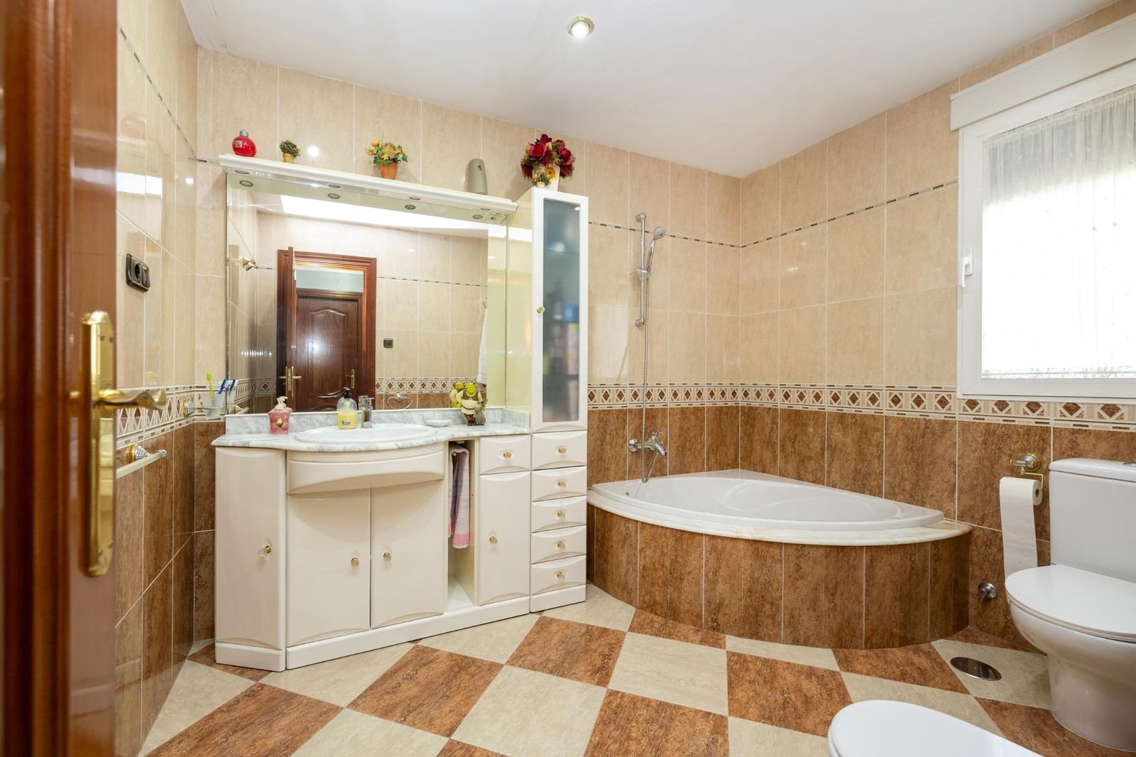 4 makuuhuone Huvila myytävänä paikassa Cullar Vega mukana uima-altaan 
autotalli - 350 000 € (Ref: 9791285)