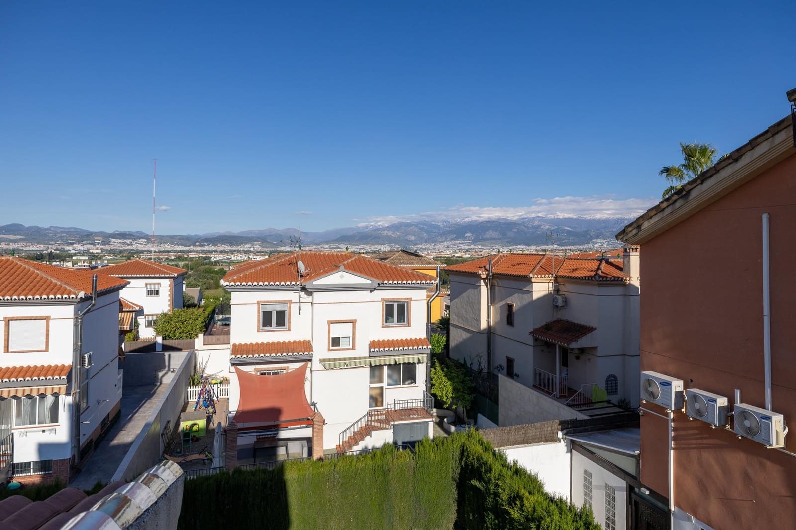 4 makuuhuone Huvila myytävänä paikassa Cullar Vega mukana uima-altaan 
autotalli - 350 000 € (Ref: 9791285)