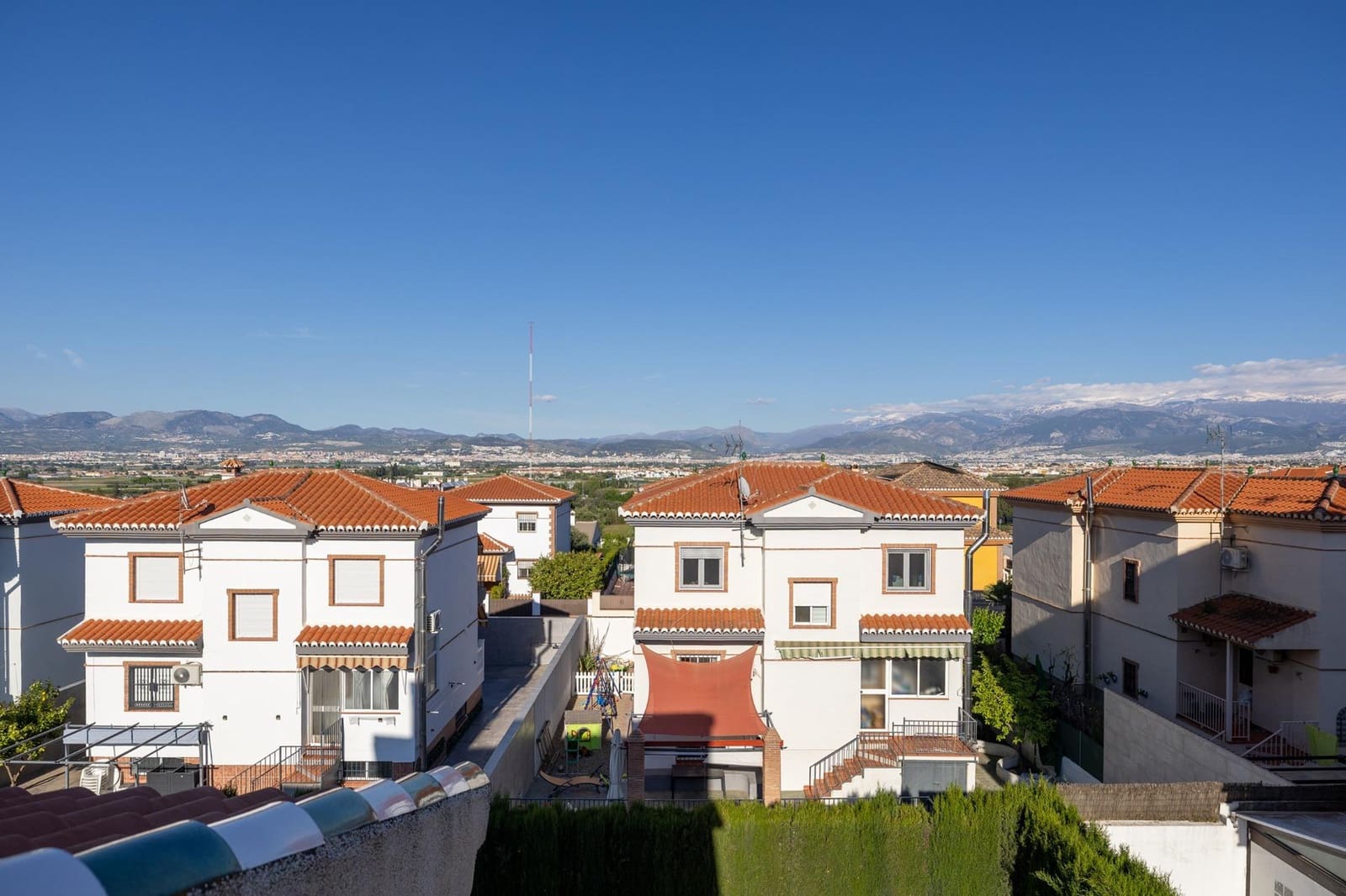 4 makuuhuone Huvila myytävänä paikassa Cullar Vega mukana uima-altaan 
autotalli - 350 000 € (Ref: 9791285)