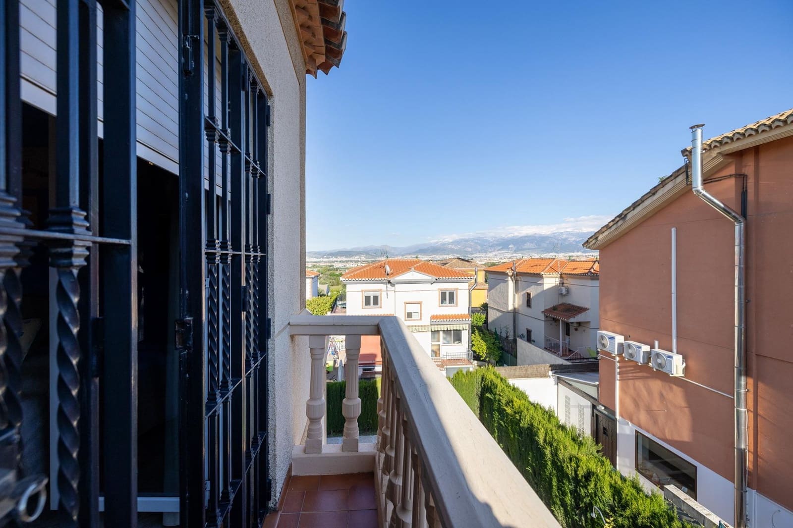 4 makuuhuone Huvila myytävänä paikassa Cullar Vega mukana uima-altaan 
autotalli - 350 000 € (Ref: 9791285)