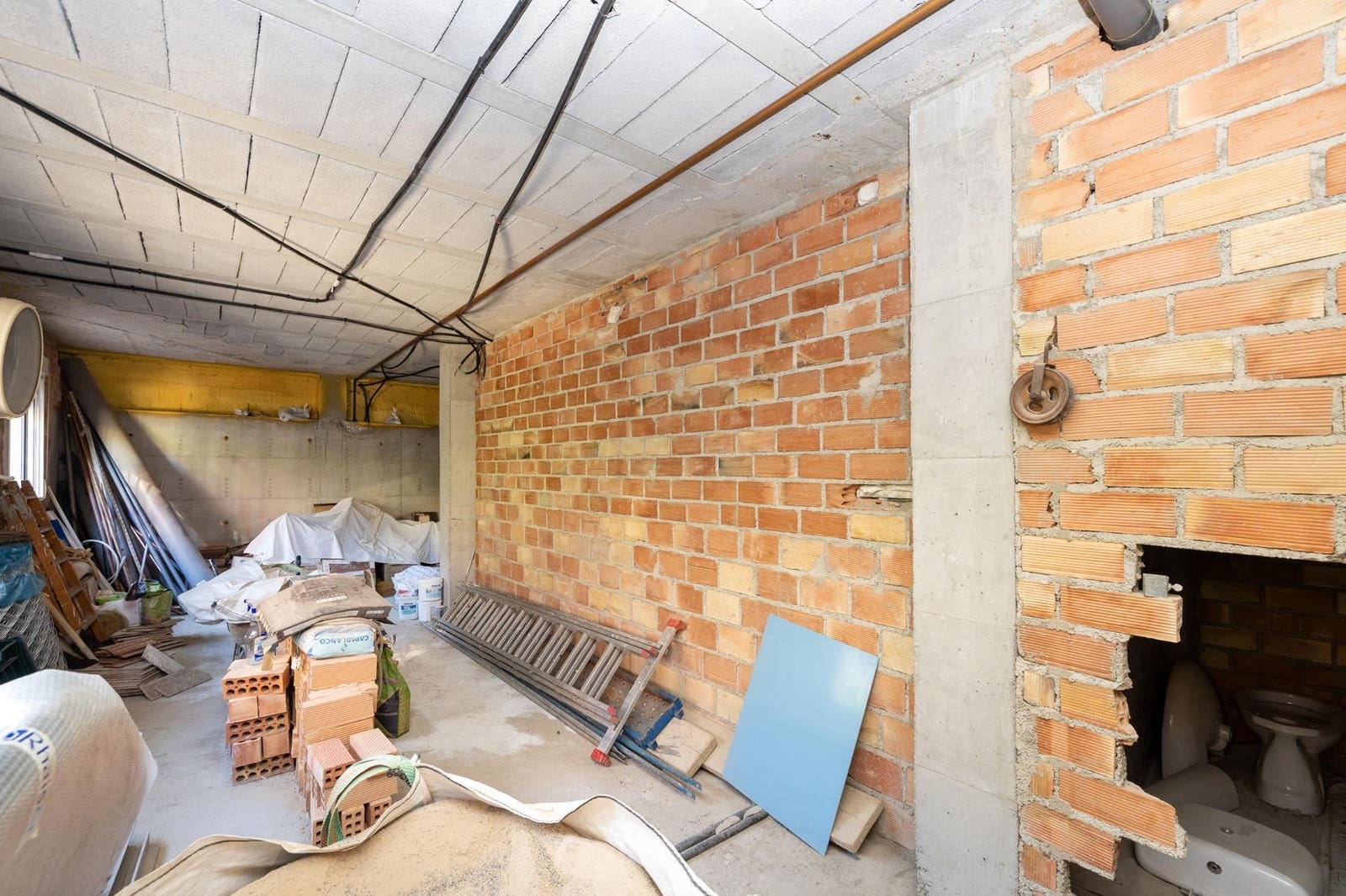 4 makuuhuone Huvila myytävänä paikassa Cullar Vega mukana uima-altaan 
autotalli - 350 000 € (Ref: 9791285)