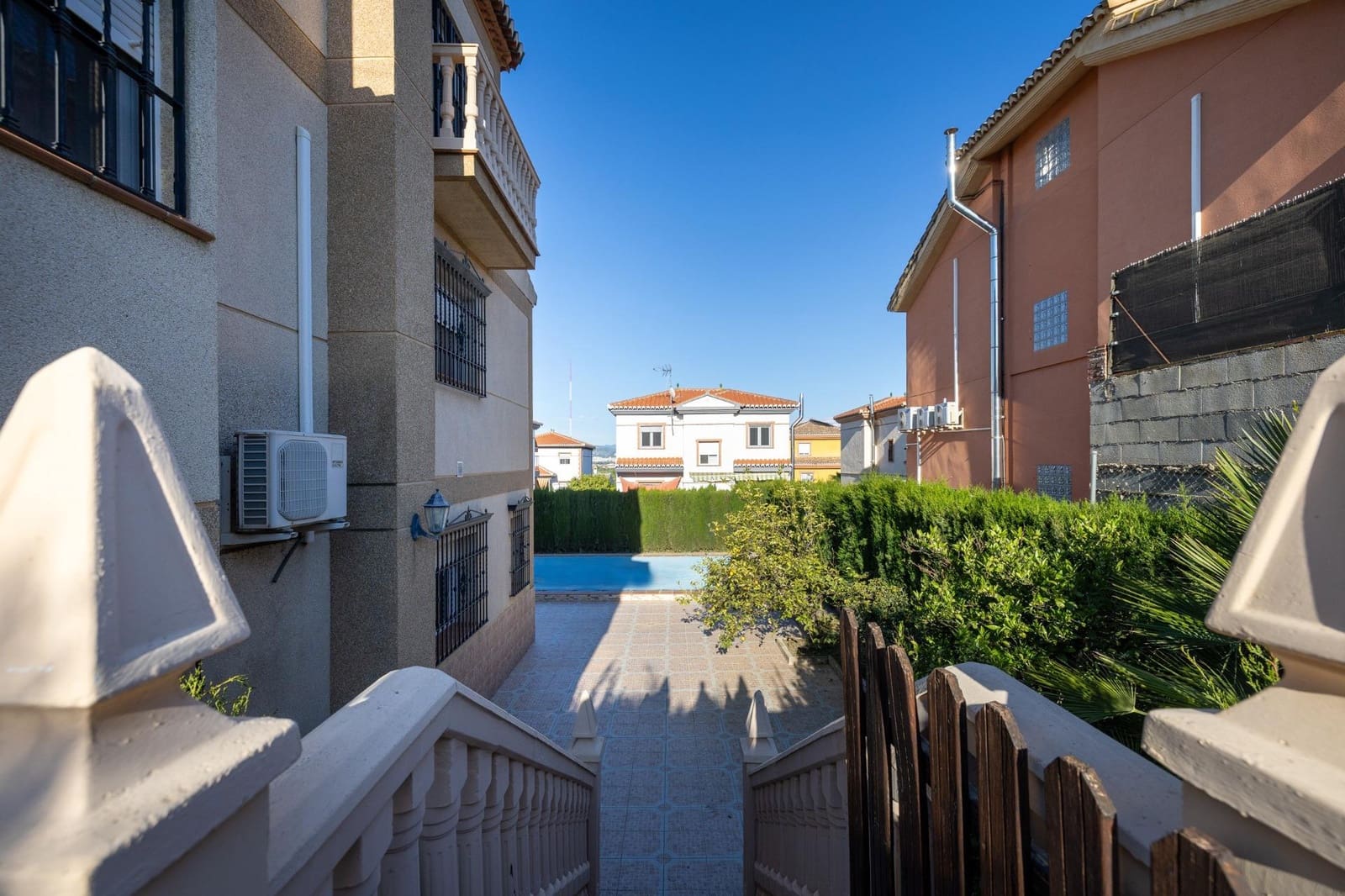 4 makuuhuone Huvila myytävänä paikassa Cullar Vega mukana uima-altaan 
autotalli - 350 000 € (Ref: 9791285)