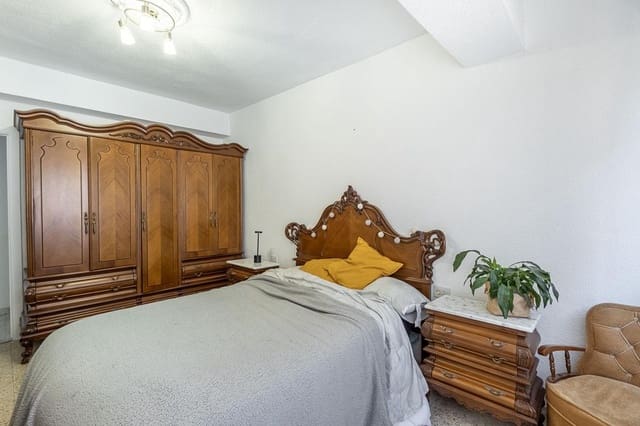 Piso de 2 habitaciones en Granada ciudad en venta - 195.000 € (Ref: 9797366)