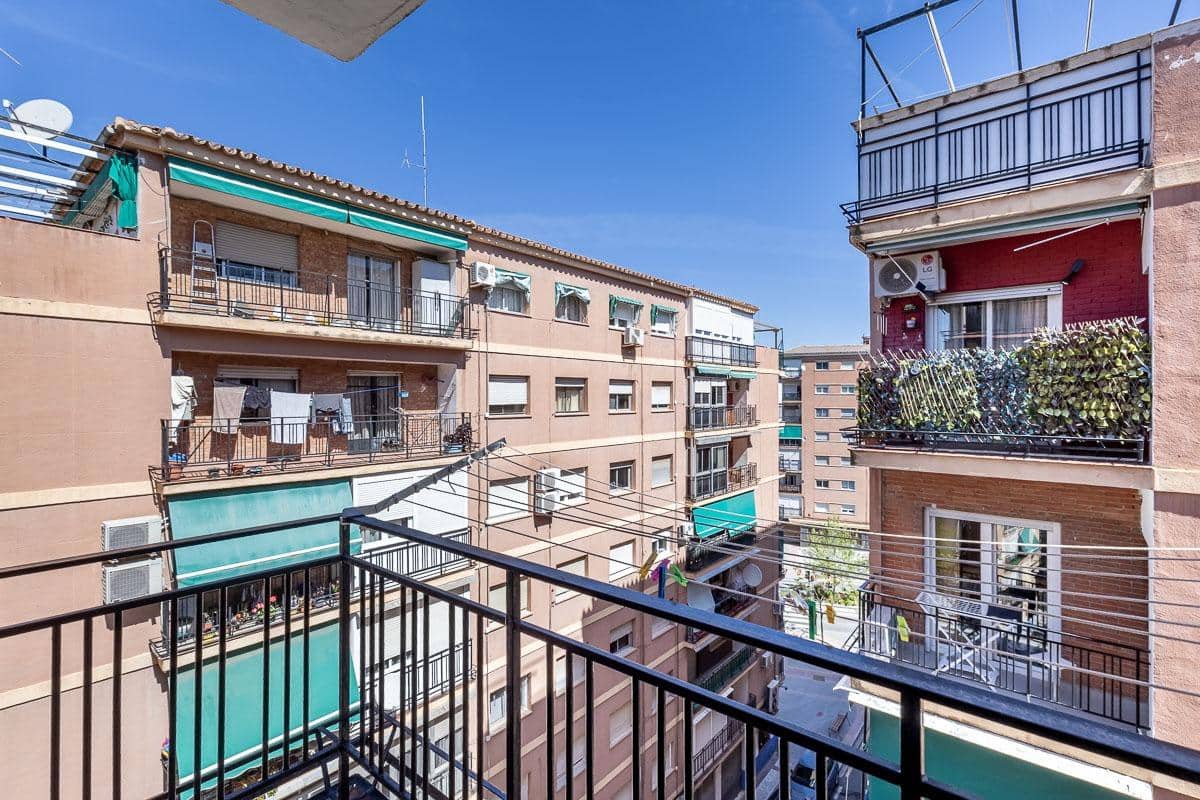 Piso de 2 habitaciones en Granada ciudad en venta - 195.000 € (Ref: 9797366)