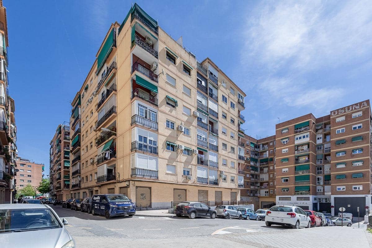 Piso de 2 habitaciones en Granada ciudad en venta - 195.000 € (Ref: 9797366)