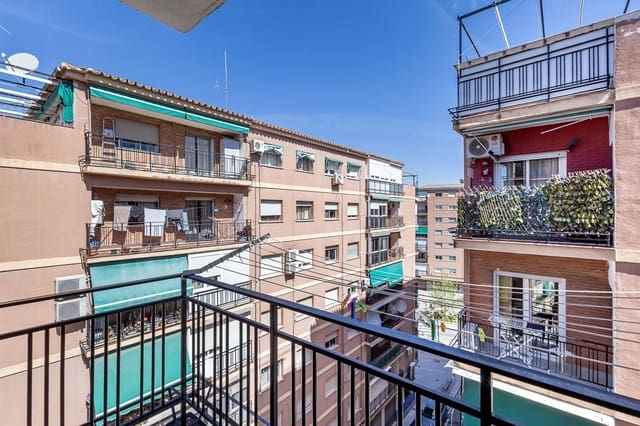 Piso de 2 habitaciones en Granada ciudad en venta - 195.000 € (Ref: 9797366)