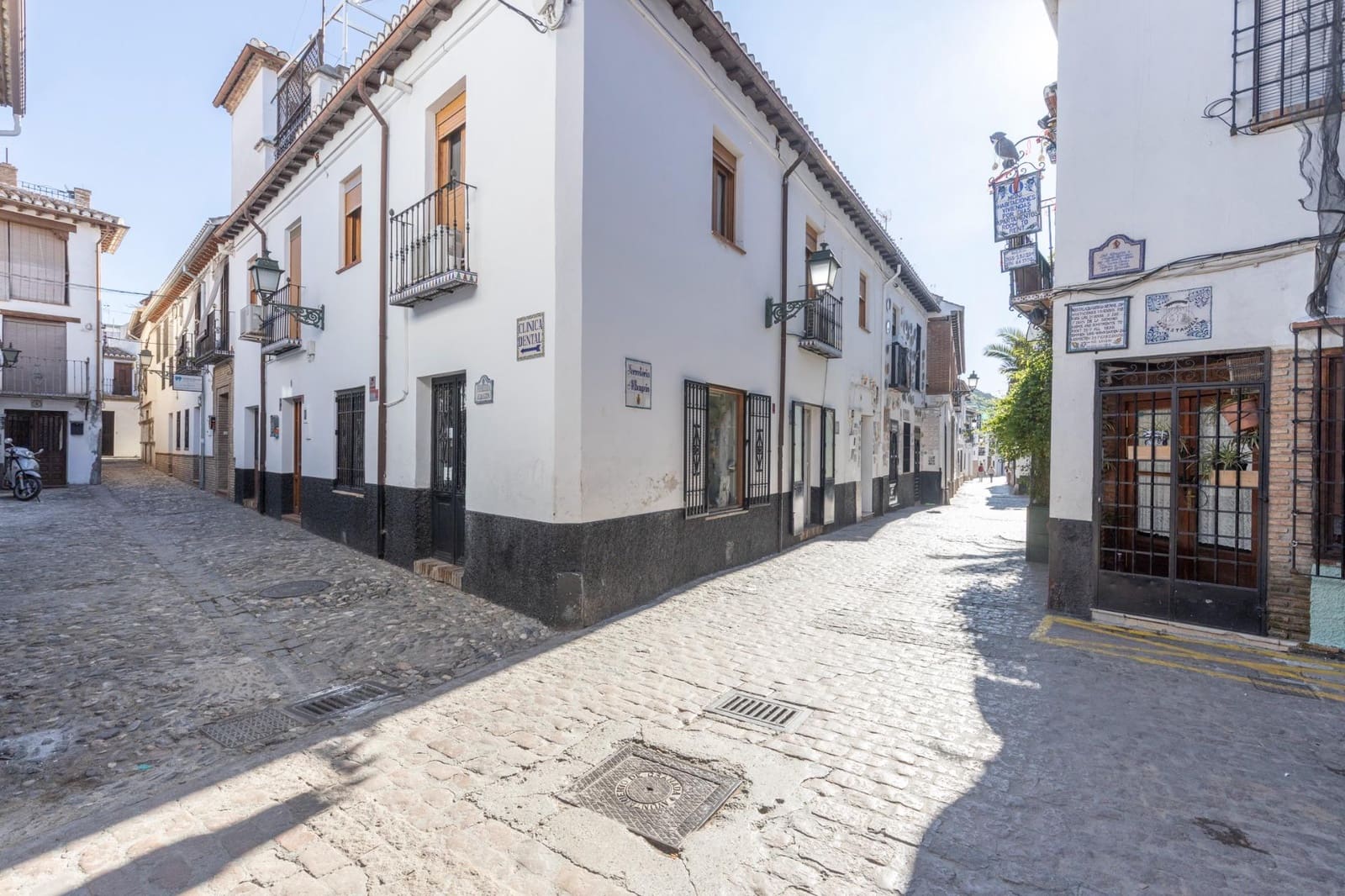 6 bedroom Townhouse for sale in Granada city - € 625,000 (Ref: 9799502)