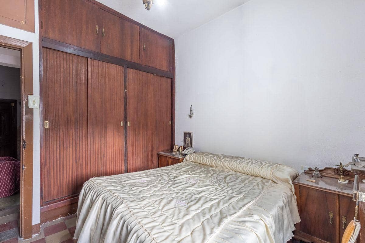 3 bedroom Townhouse for sale in Granada city with garage - € 415,000 (Ref: 9799503)