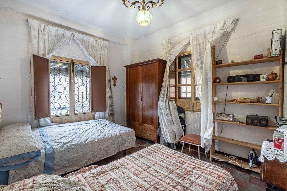 3 bedroom Townhouse for sale in Granada city with garage - € 415,000 (Ref: 9799503)