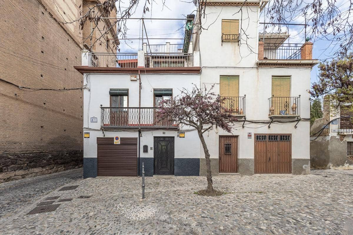 3 bedroom Townhouse for sale in Granada city with garage - € 415,000 (Ref: 9799503)