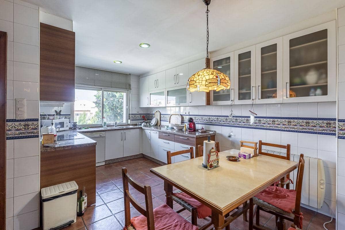 5 soveværelse Villa til salg i Ogijares med swimmingpool garage - € 750.000 (Ref: 9799504)