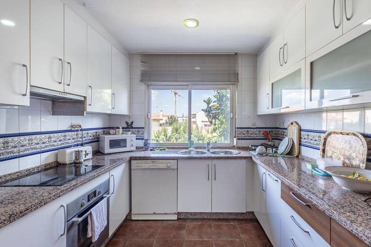 5 soveværelse Villa til salg i Ogijares med swimmingpool garage - € 750.000 (Ref: 9799504)