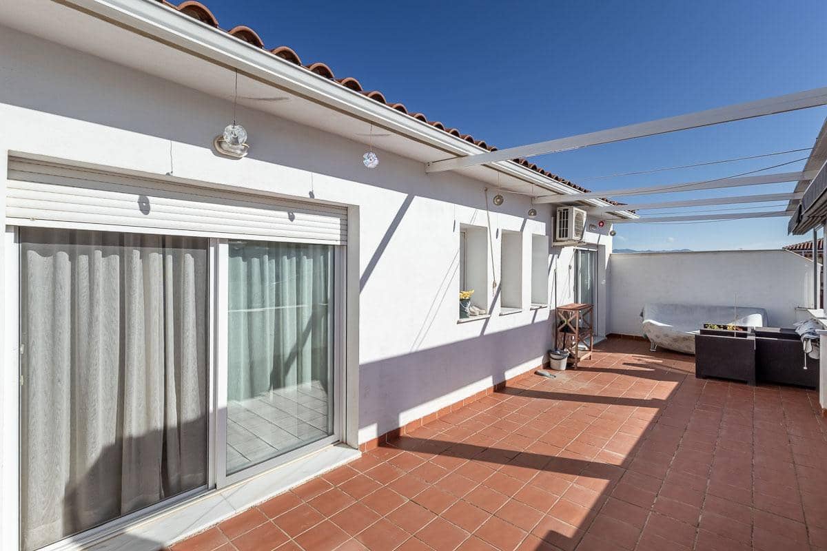 2 soveværelse Penthouse til salg i Ogijares med garage - € 158.000 (Ref: 9804590)