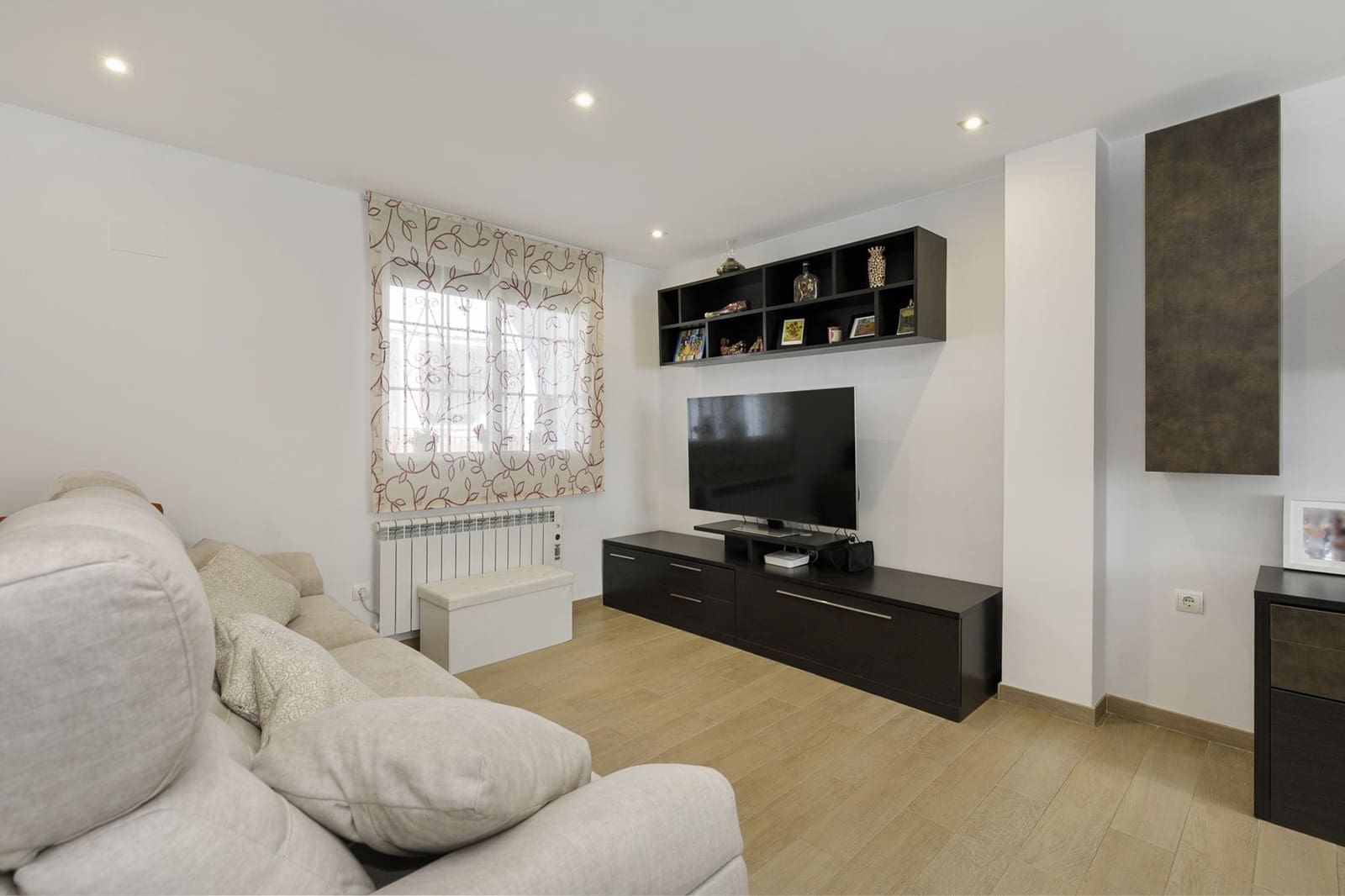 4 makuuhuone Rivitalo myytävänä paikassa La Zubia mukana 
autotalli - 265 000 € (Ref: 9806684)