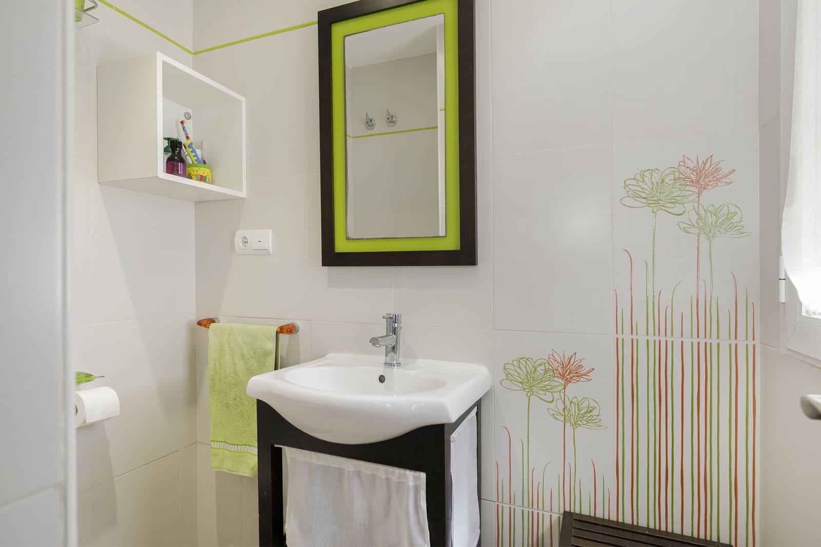 4 makuuhuone Rivitalo myytävänä paikassa La Zubia mukana 
autotalli - 265 000 € (Ref: 9806684)