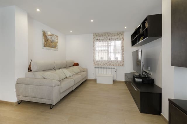 4 Zimmer Reihenhaus zu verkaufen in La Zubia mit Garage - 265.000 € (Ref: 9806684)