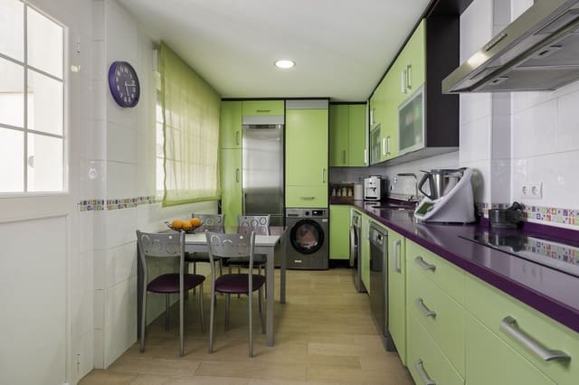 4 Zimmer Reihenhaus zu verkaufen in La Zubia mit Garage - 265.000 € (Ref: 9806684)