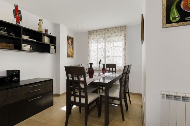 4 Zimmer Reihenhaus zu verkaufen in La Zubia mit Garage - 265.000 € (Ref: 9806684)