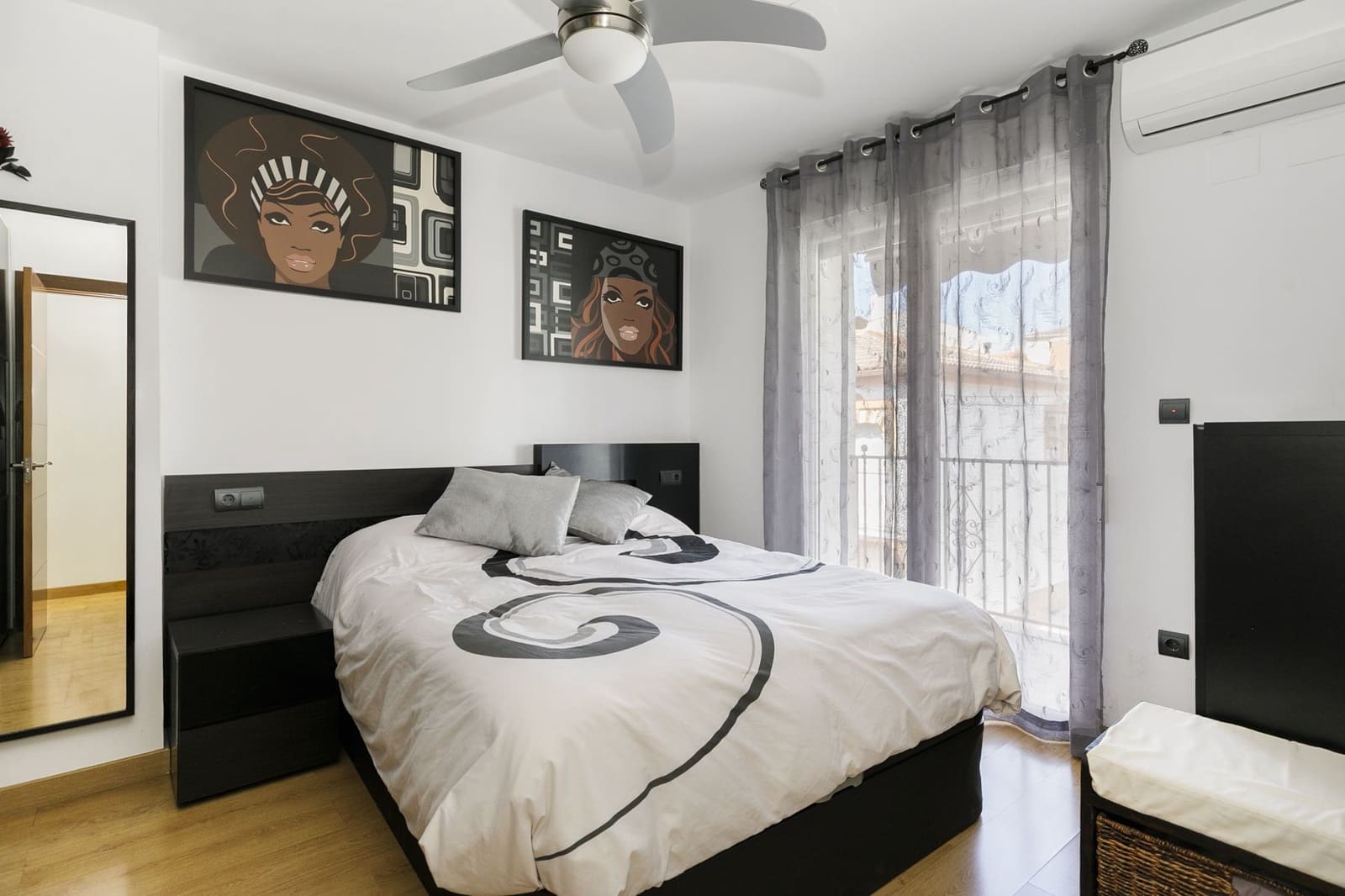 4 makuuhuone Rivitalo myytävänä paikassa La Zubia mukana 
autotalli - 265 000 € (Ref: 9806684)