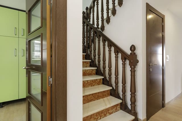 4 Zimmer Reihenhaus zu verkaufen in La Zubia mit Garage - 265.000 € (Ref: 9806684)