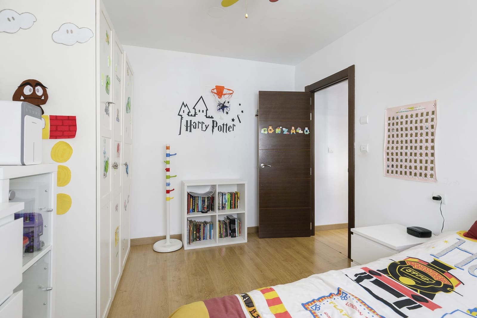 4 makuuhuone Rivitalo myytävänä paikassa La Zubia mukana 
autotalli - 265 000 € (Ref: 9806684)