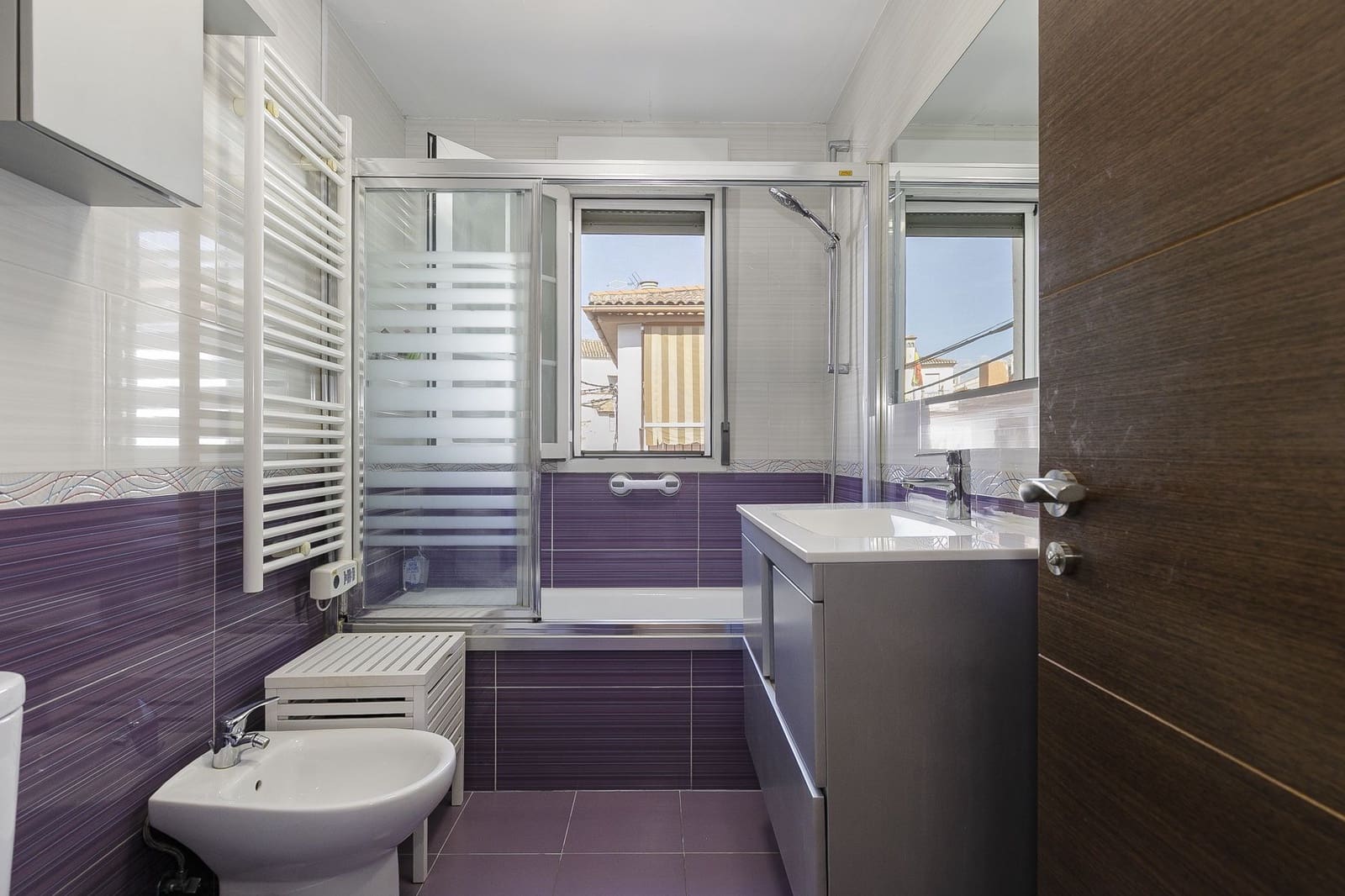 4 makuuhuone Rivitalo myytävänä paikassa La Zubia mukana 
autotalli - 265 000 € (Ref: 9806684)