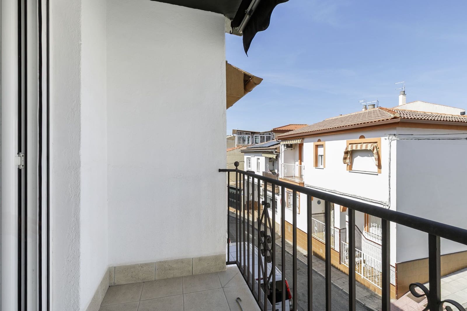 4 makuuhuone Rivitalo myytävänä paikassa La Zubia mukana 
autotalli - 265 000 € (Ref: 9806684)