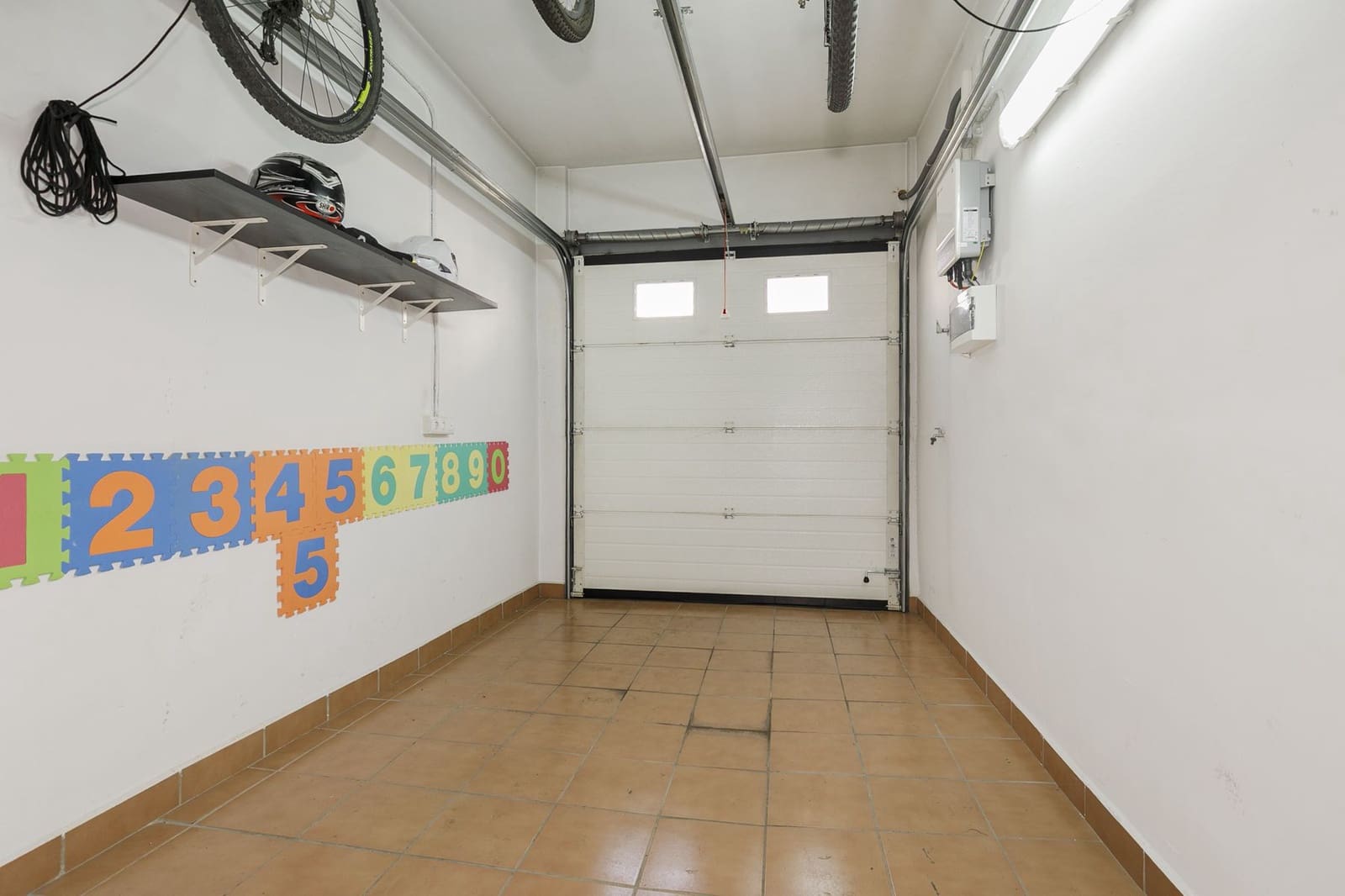 4 makuuhuone Rivitalo myytävänä paikassa La Zubia mukana 
autotalli - 265 000 € (Ref: 9806684)