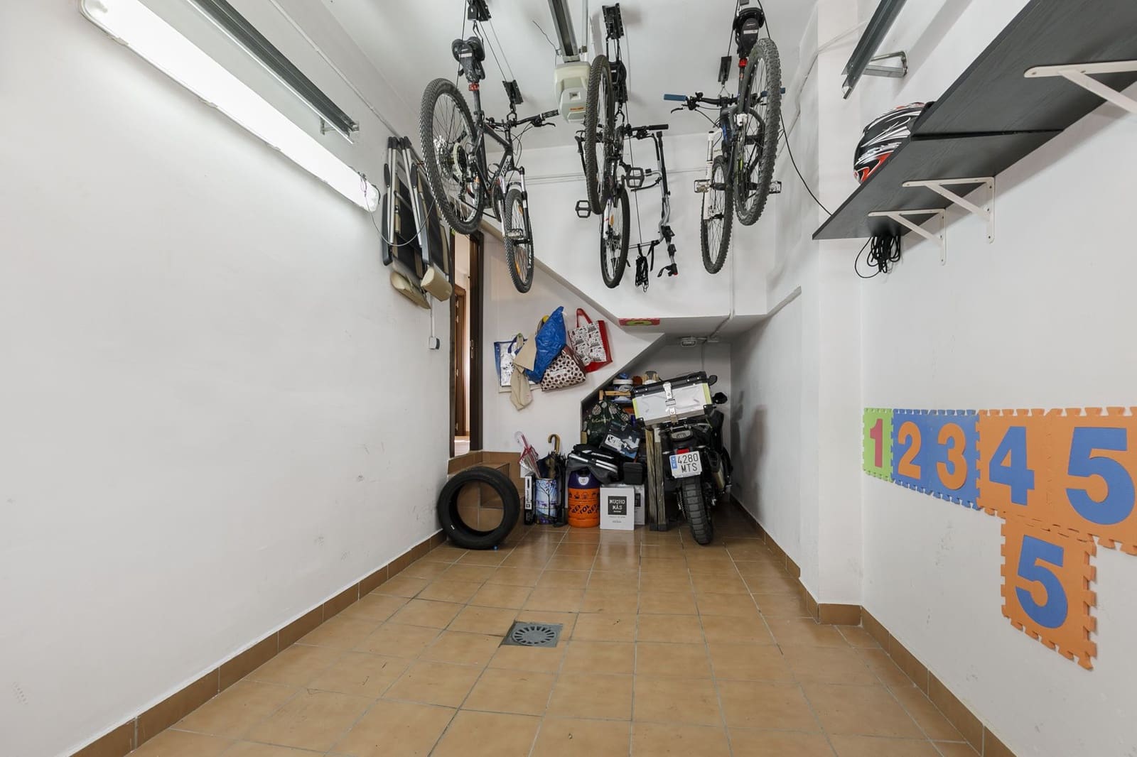 4 makuuhuone Rivitalo myytävänä paikassa La Zubia mukana 
autotalli - 265 000 € (Ref: 9806684)