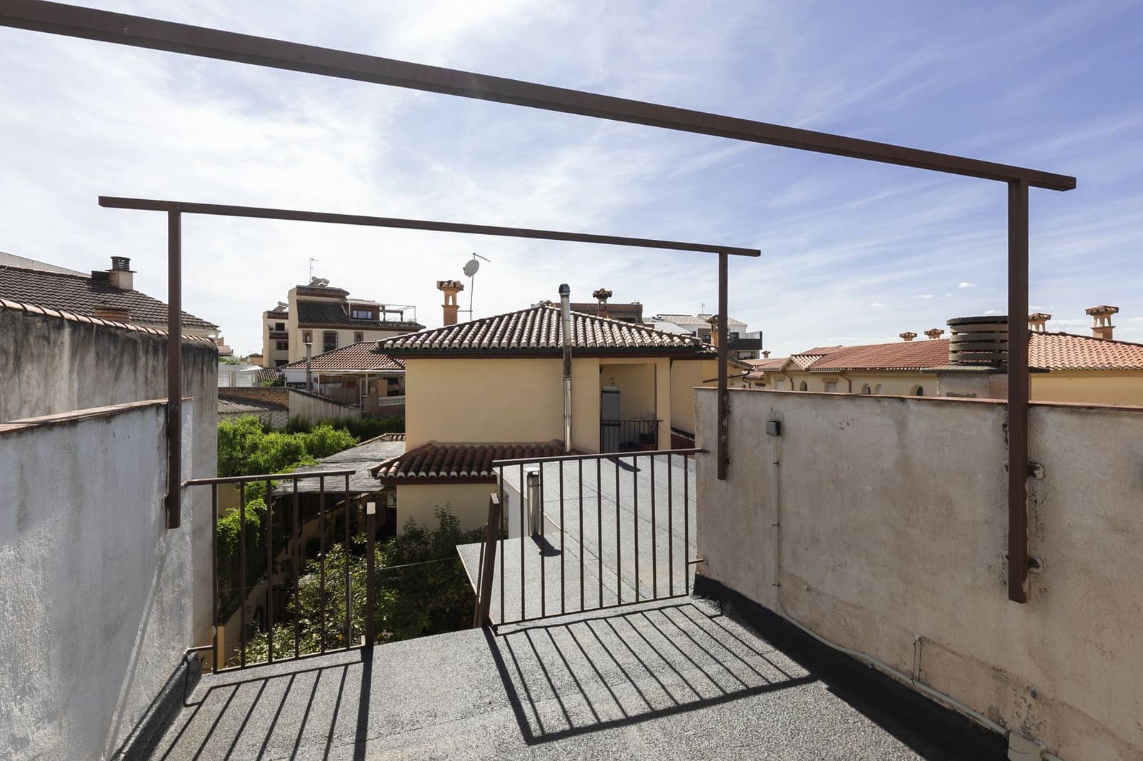 4 makuuhuone Rivitalo myytävänä paikassa La Zubia mukana 
autotalli - 265 000 € (Ref: 9806684)