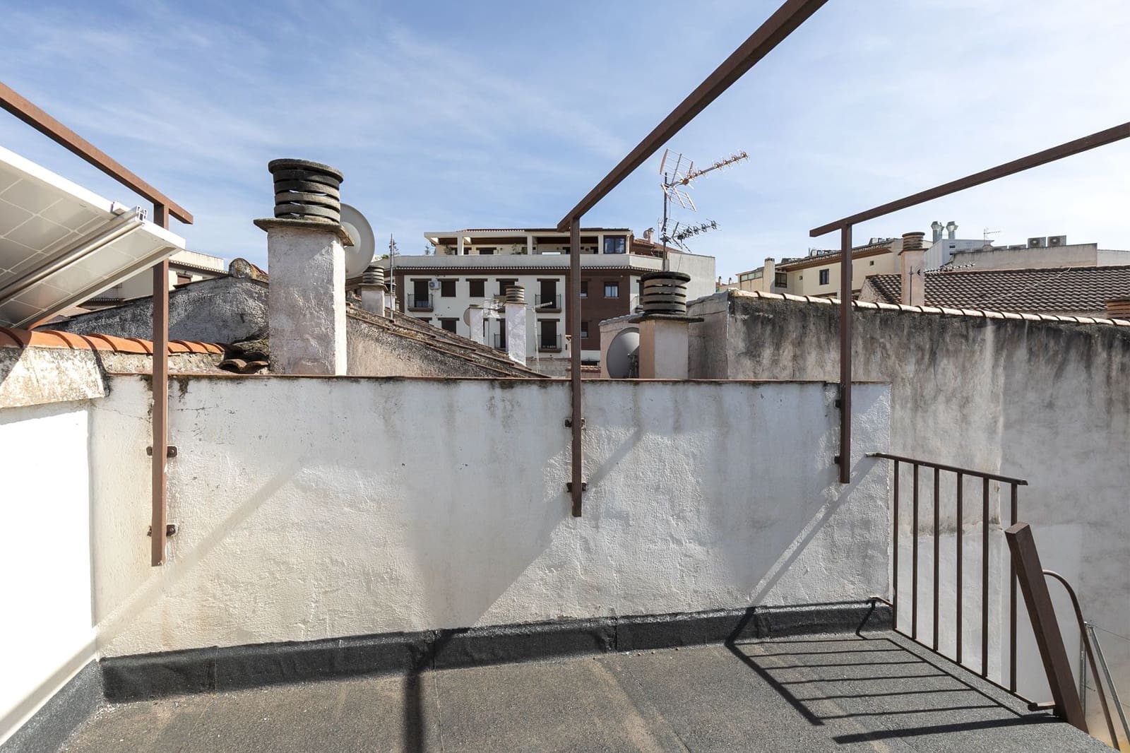 4 makuuhuone Rivitalo myytävänä paikassa La Zubia mukana 
autotalli - 265 000 € (Ref: 9806684)