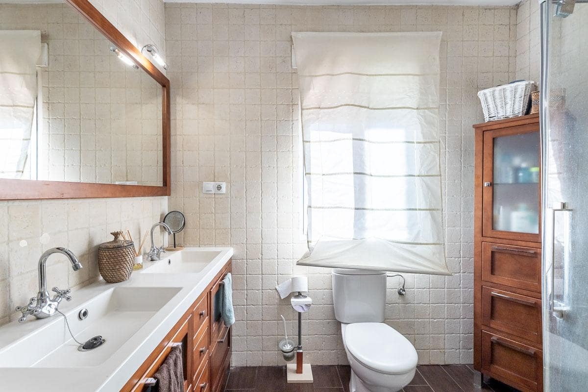 3 sypialnia Dom na sprzedaż w Ambroz z basenem garażem - 279 000 € (Ref: 9806686)