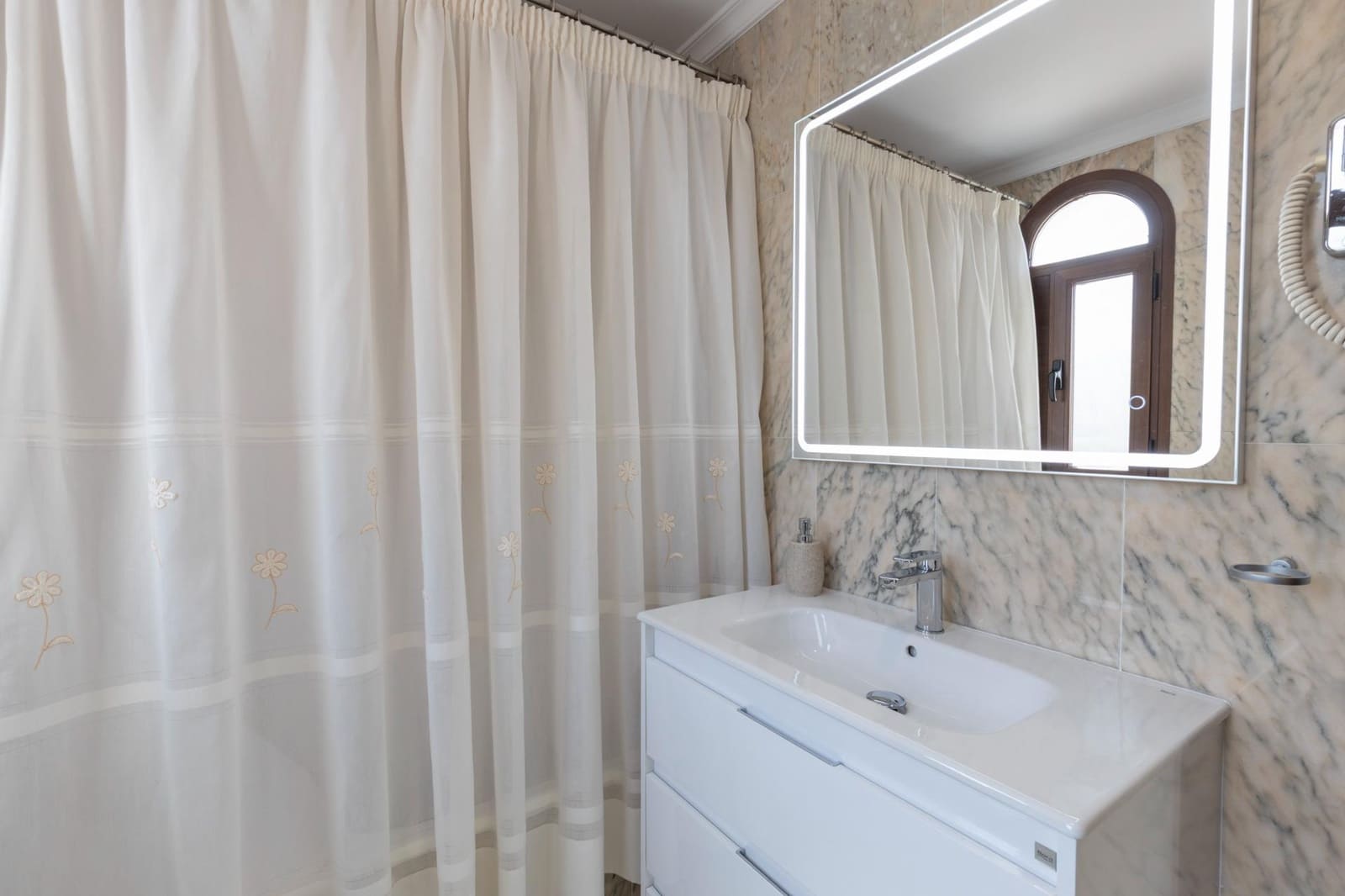 4 sovrum Villa till salu i La Zubia med pool garage - 360 000 € (Ref: 9808299)