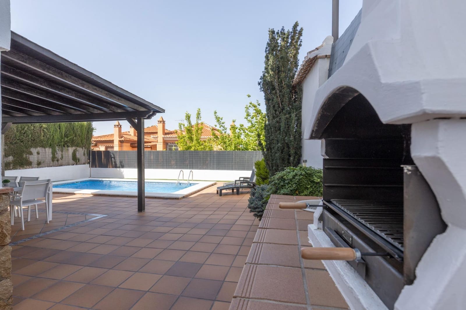 4 sovrum Villa till salu i La Zubia med pool garage - 360 000 € (Ref: 9808299)