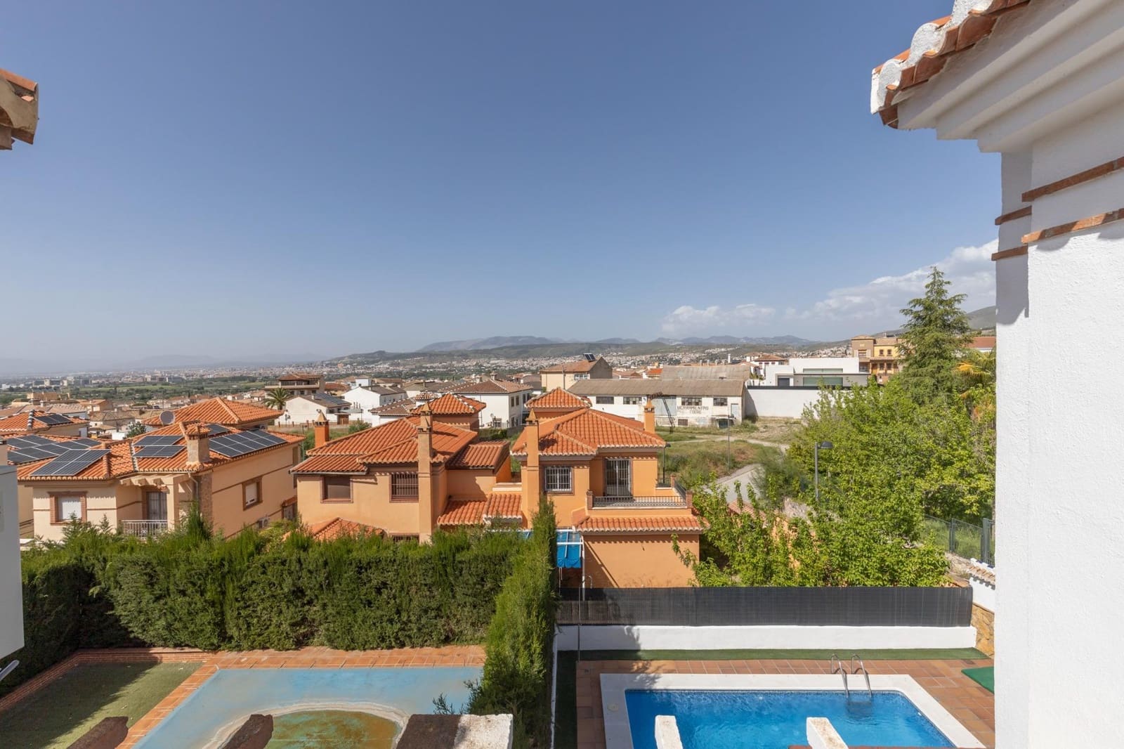 4 sovrum Villa till salu i La Zubia med pool garage - 360 000 € (Ref: 9808299)