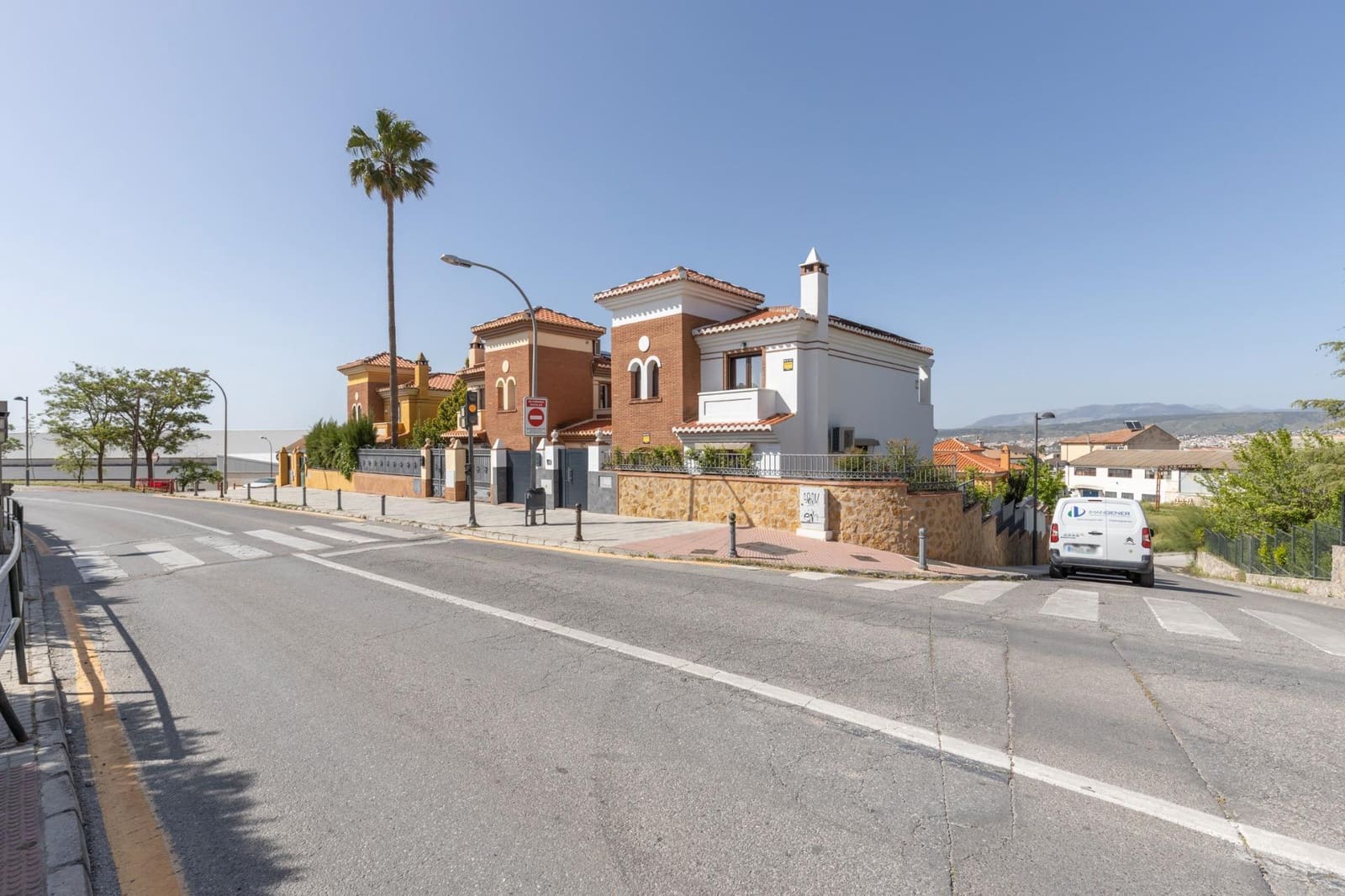 4 sovrum Villa till salu i La Zubia med pool garage - 360 000 € (Ref: 9808299)