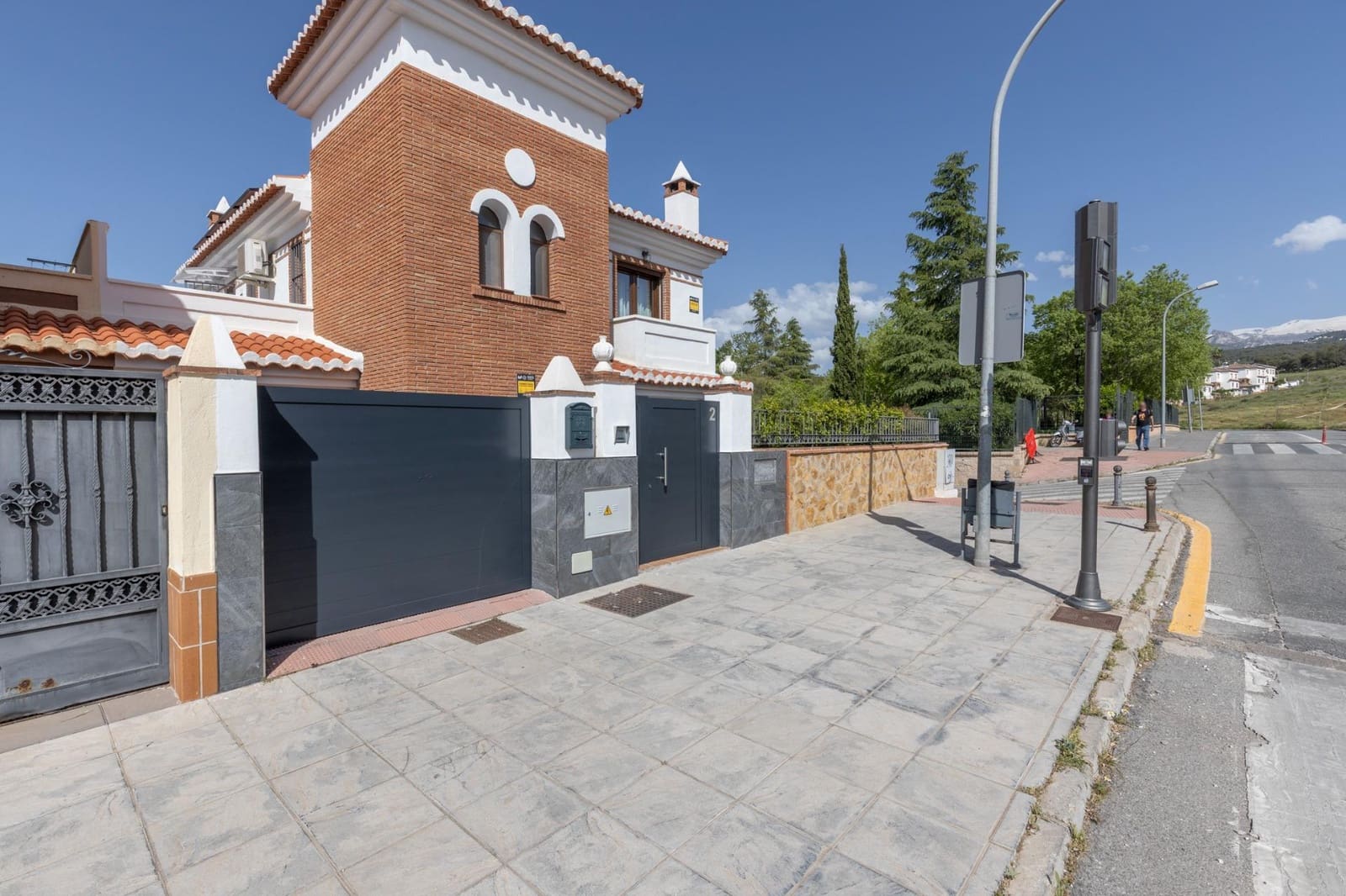 4 sovrum Villa till salu i La Zubia med pool garage - 360 000 € (Ref: 9808299)