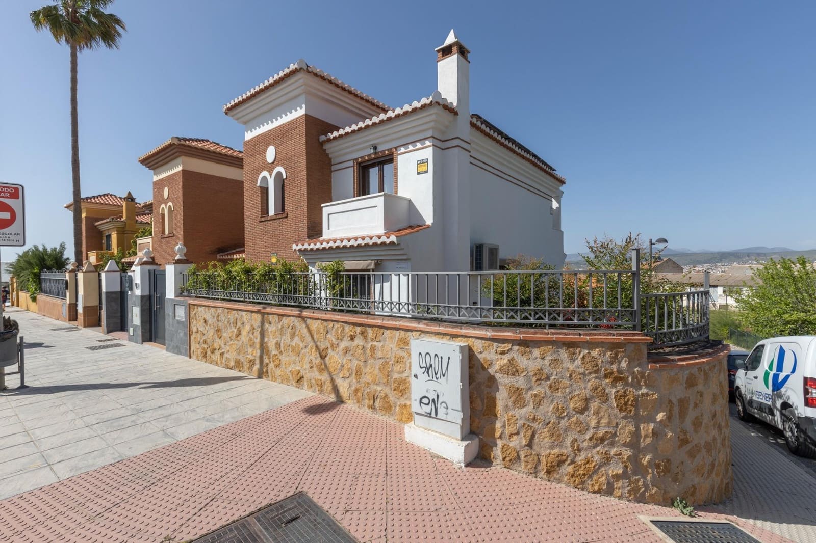 4 sovrum Villa till salu i La Zubia med pool garage - 360 000 € (Ref: 9808299)