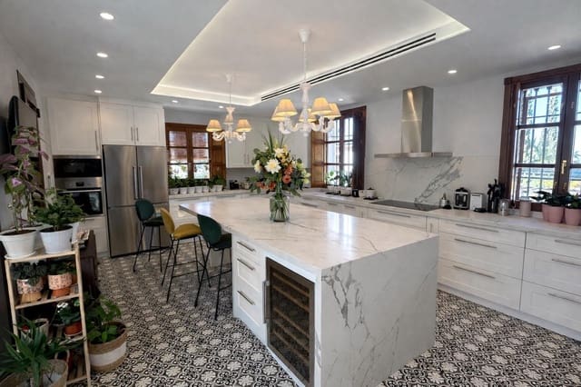 7 Zimmer Villa zu verkaufen in Otura mit Pool Garage - 1.295.000 € (Ref: 9812346)