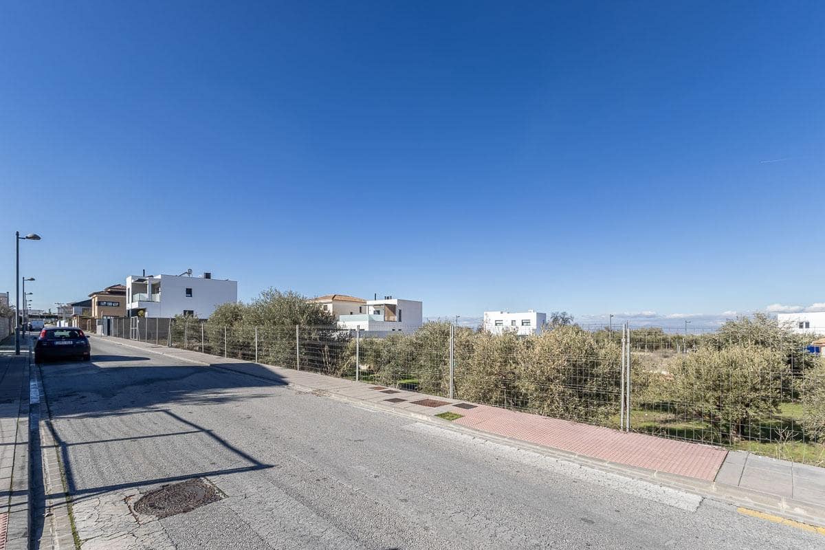 Tontti myytävänä paikassa La Zubia - 100 000 € (Ref: 9812347)