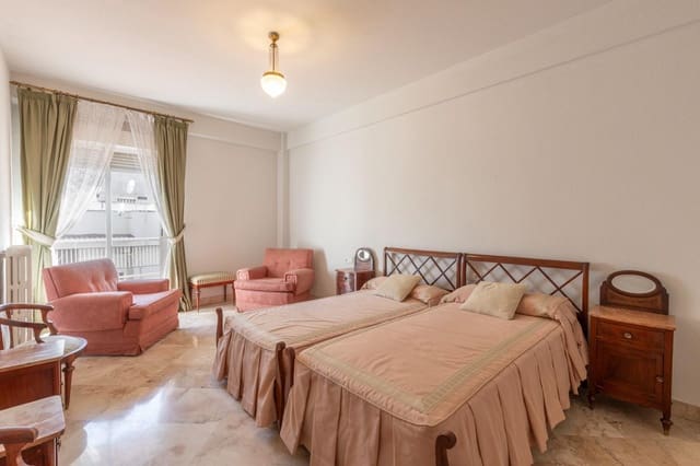 4 soveværelse Lejlighed til salg i Centro, Granada by - € 420.000 (Ref: 9816058)