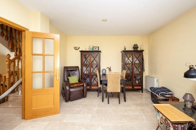 3 sypialnia Dom blizniak na sprzedaż w La Zubia z basenem garażem - 310 000 € (Ref: 9816062)