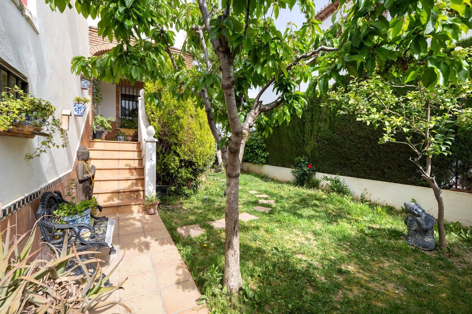 3 sypialnia Dom blizniak na sprzedaż w La Zubia z basenem garażem - 310 000 € (Ref: 9816062)